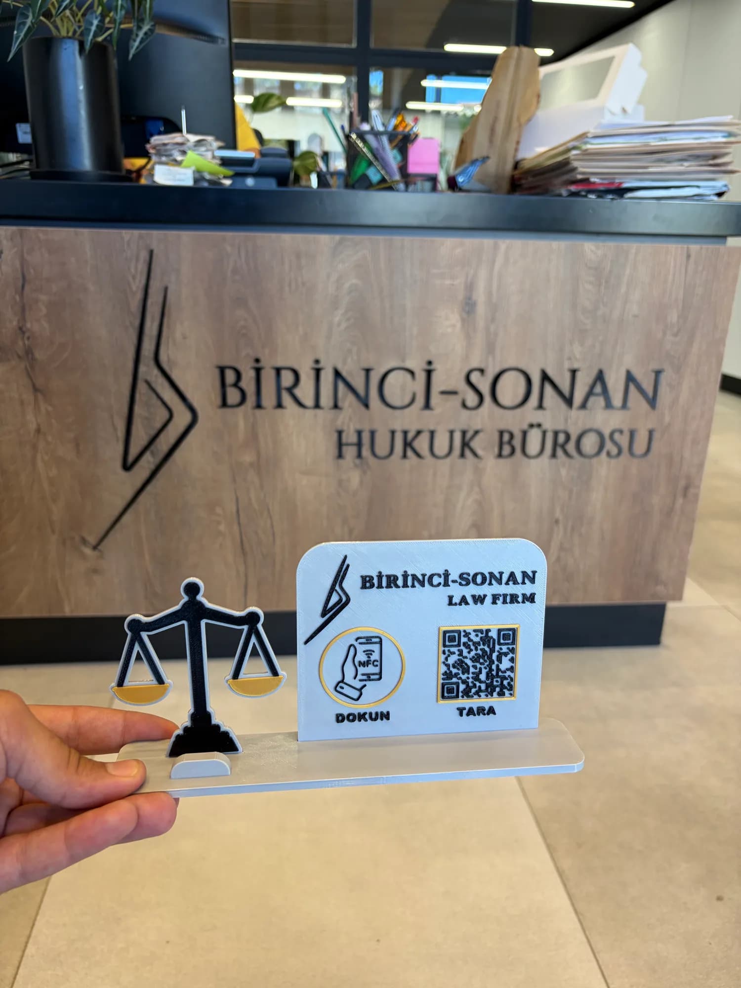 Lawyer Stand